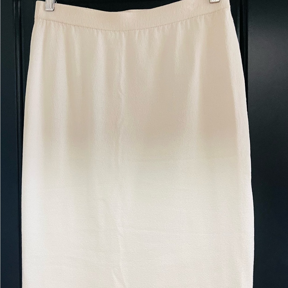 St. John collection Women's Cream Sweater and White skirt set - Picture 9 of 12